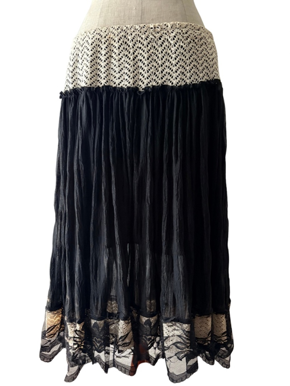 Vintage Y2k Black Lace Lipstick Lace Midi Flare Skirt with Cream Crochet Trim
